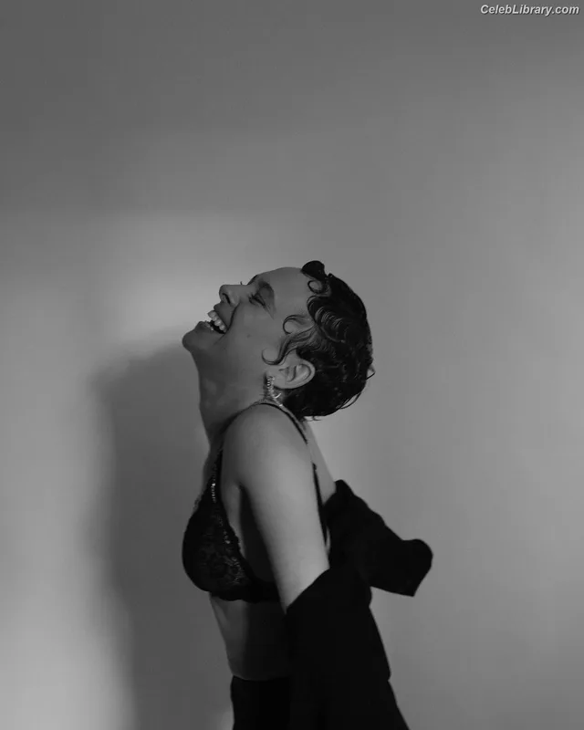 Shira Haas photo 19 of 47