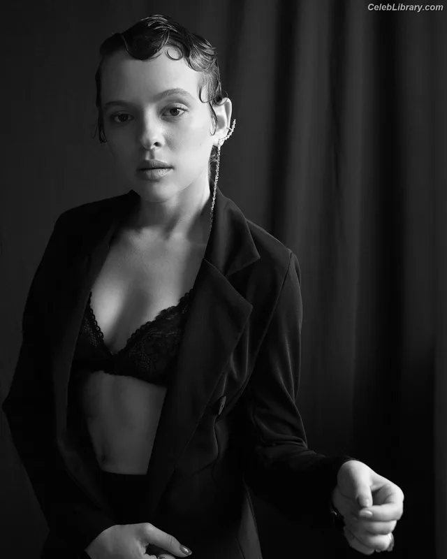 Shira Haas photo 20 of 47