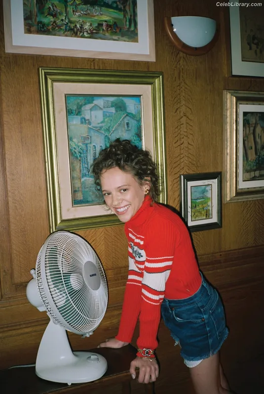 Shira Haas photo 2 of 47