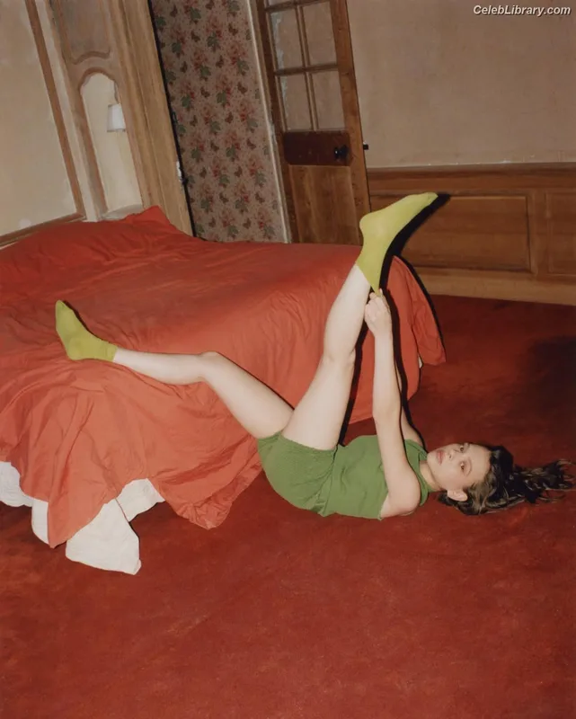 Shira Haas photo 7 of 47