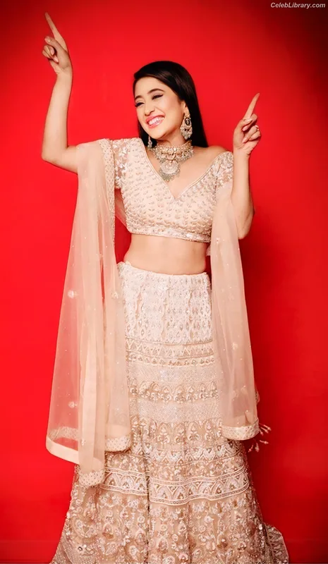 Shivangi Joshi photo 11 of 52