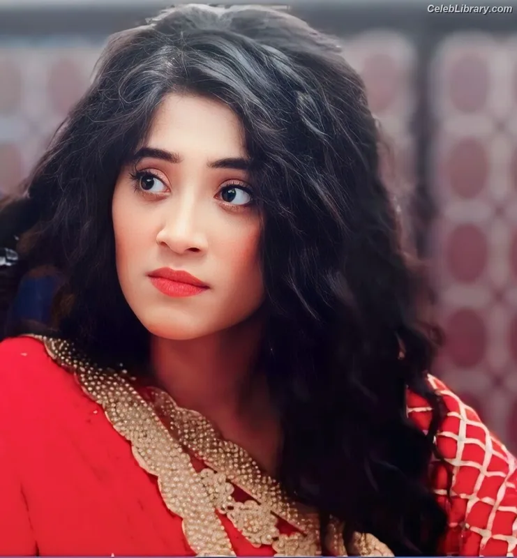 Shivangi Joshi photo 14 of 52