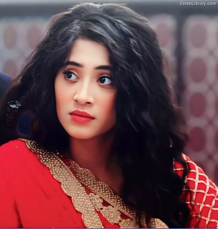 Shivangi Joshi photo 16 of 52