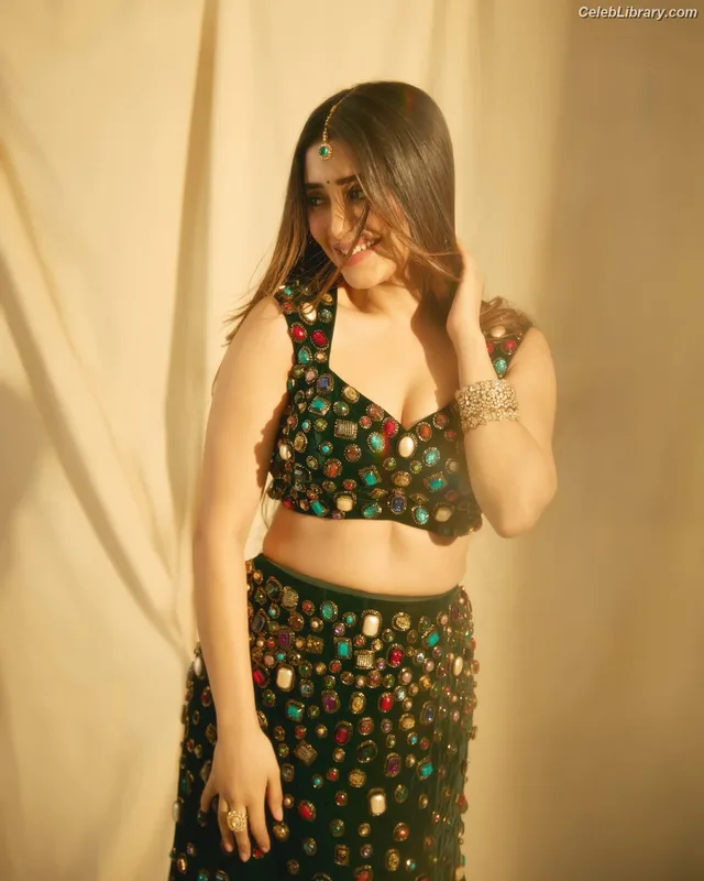 Shivangi Joshi photo 24 of 52
