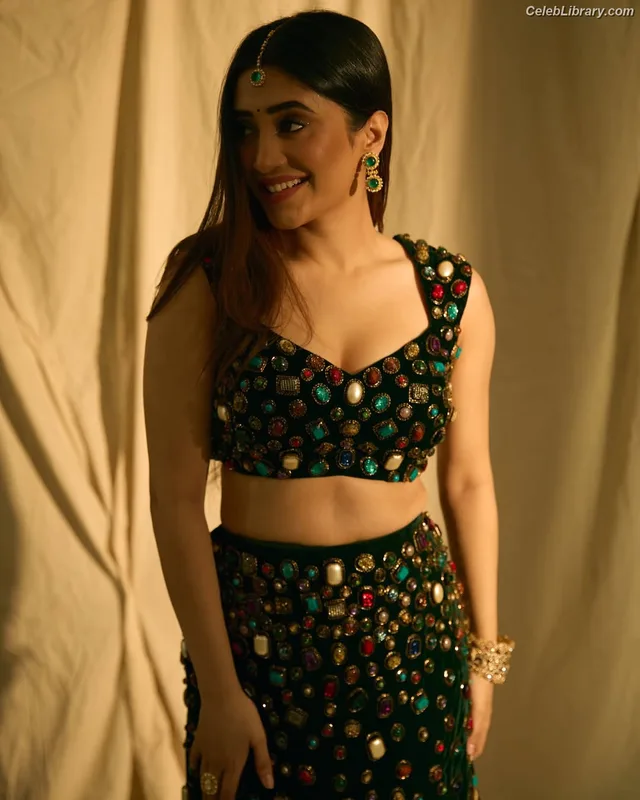 Shivangi Joshi photo 1 of 52