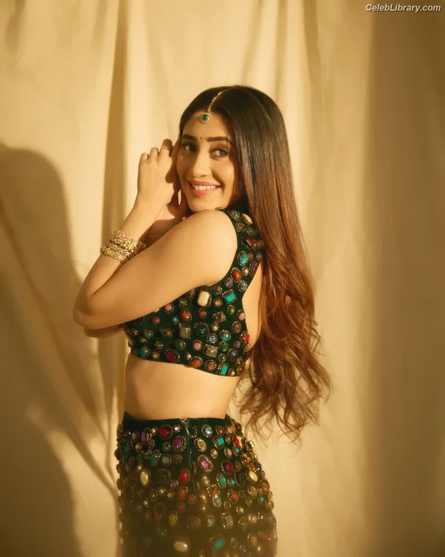 Shivangi Joshi photo 2 of 52