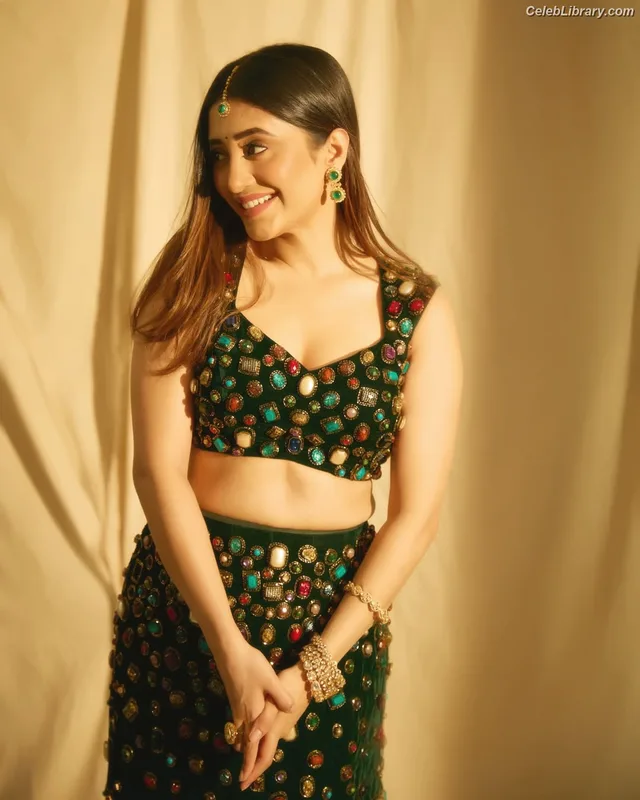 Shivangi Joshi photo 4 of 52
