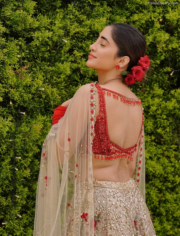 Shivangi Joshi photo 6 of 52