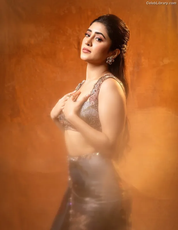 Shivangi Joshi photo 14 of 52
