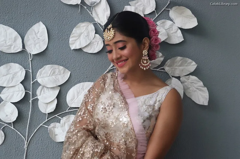 Shivangi Joshi photo 3 of 52