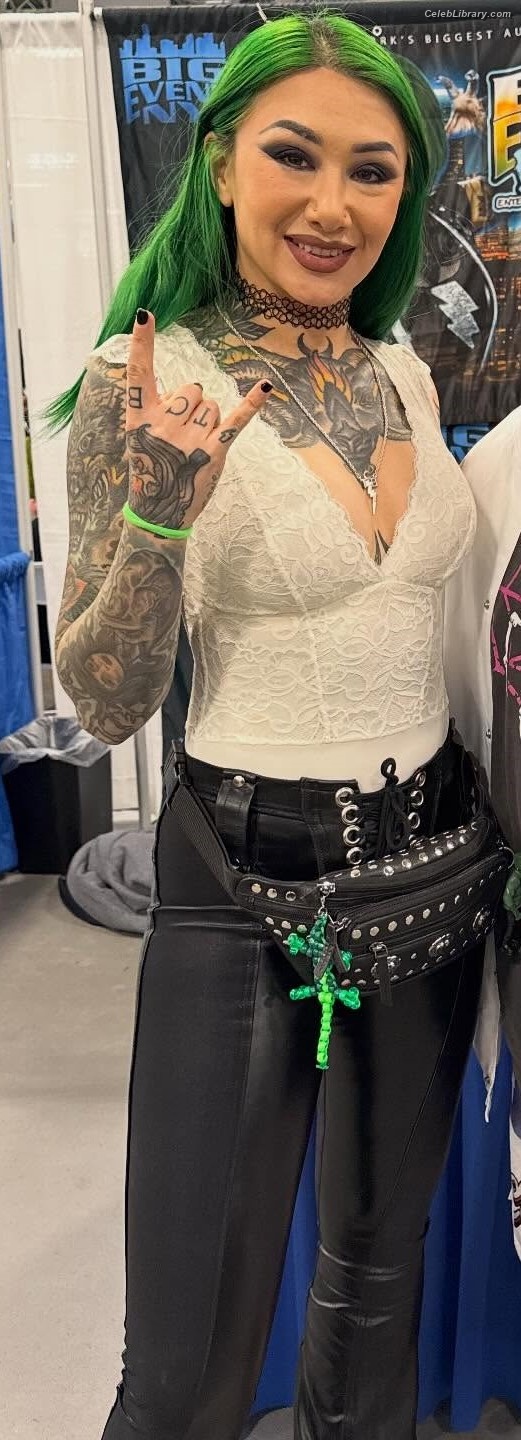 Shotzi Blackheart photo 9 of 703