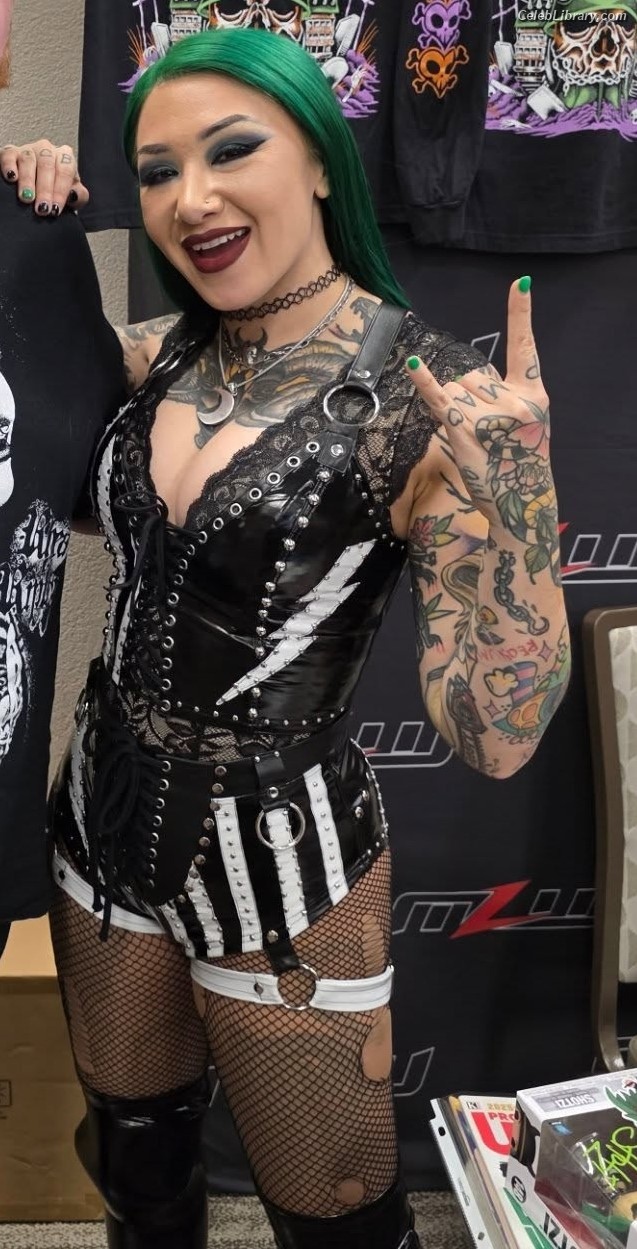 Shotzi Blackheart photo 3 of 703