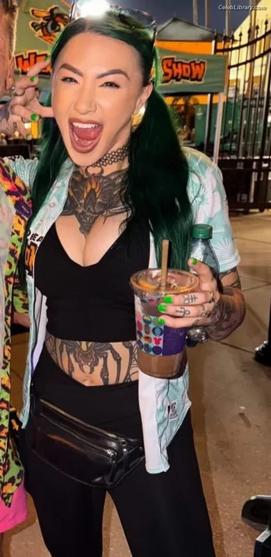 Shotzi Blackheart photo 3 of 703