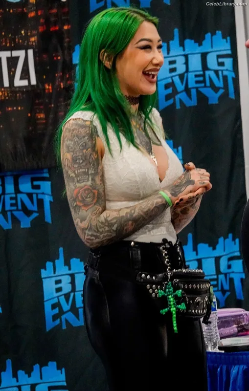 Shotzi Blackheart photo 5 of 703