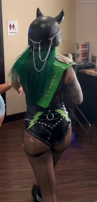 Shotzi Blackheart photo 3 of 703