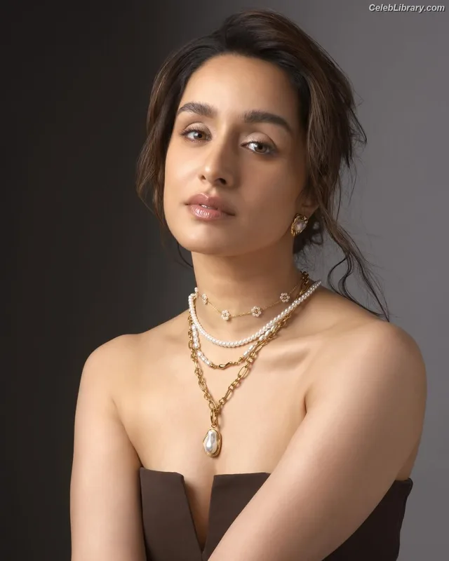 Shraddha Kapoor photo 2 of 54