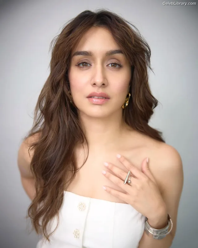 Shraddha Kapoor photo 3 of 54