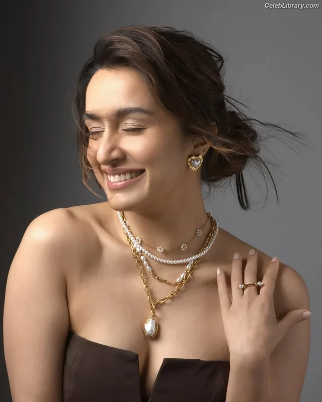 Shraddha Kapoor photo 5 of 54
