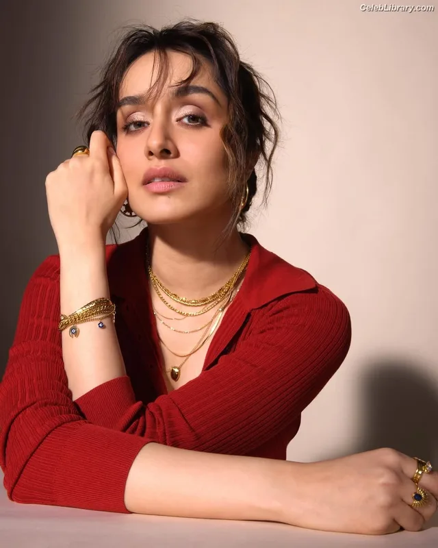 Shraddha Kapoor photo 6 of 54