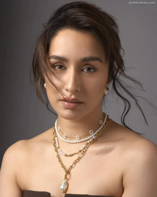 Shraddha Kapoor photo 8 of 54