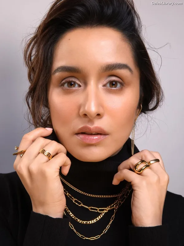 Shraddha Kapoor photo 9 of 54