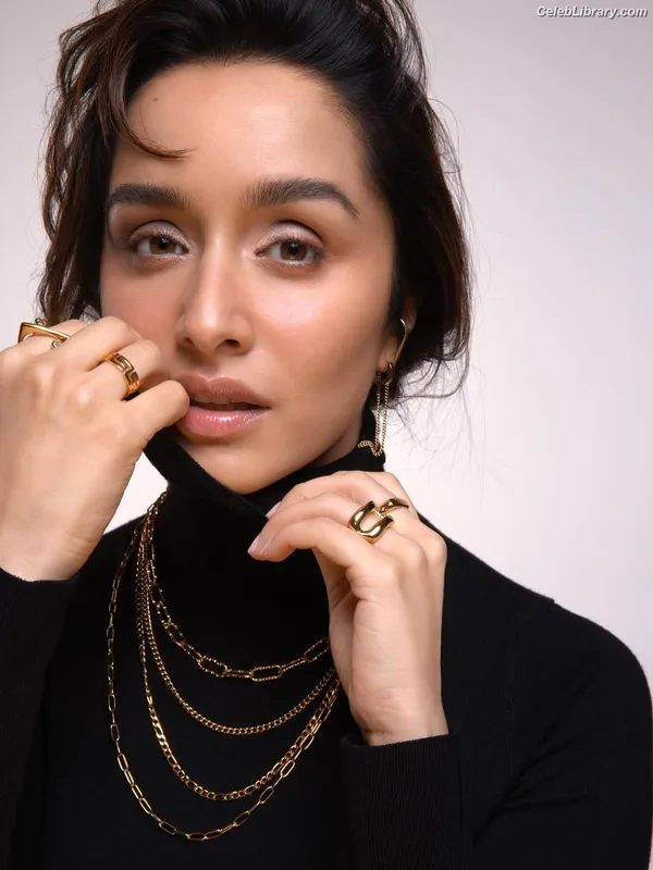 Shraddha Kapoor photo 11 of 54