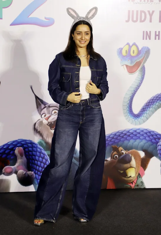 Shraddha Kapoor photo 16 of 54