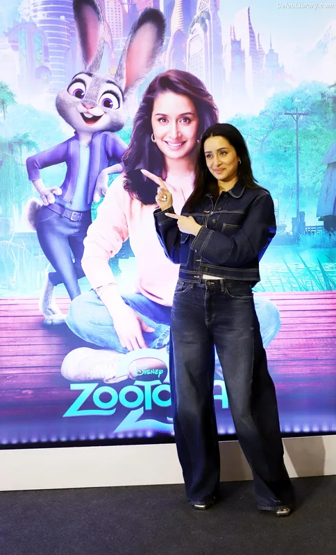 Shraddha Kapoor photo 18 of 54