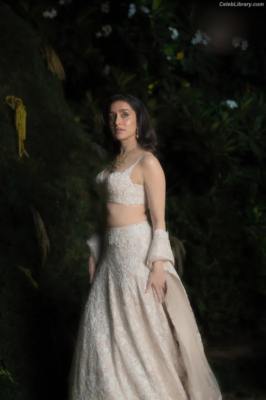 Shraddha Kapoor photo 24 of 54