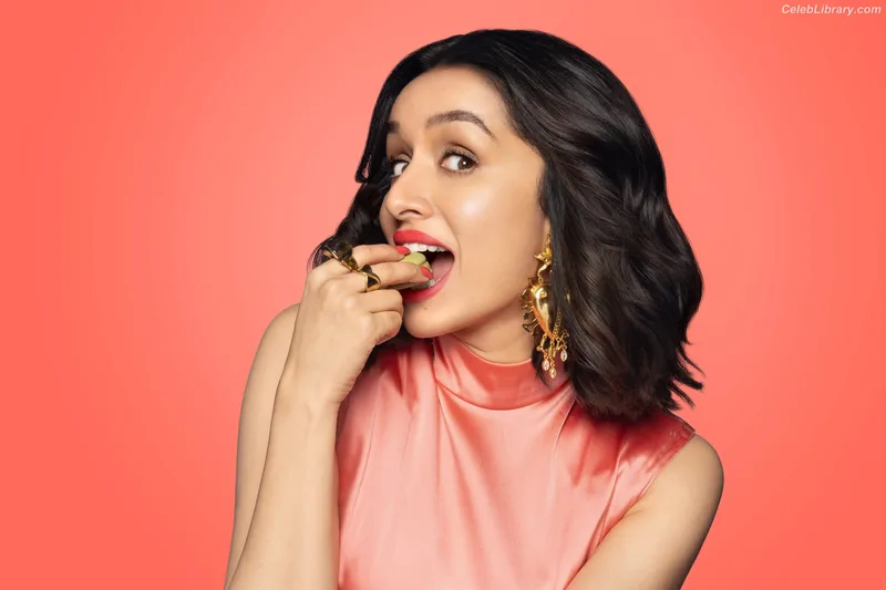 Shraddha Kapoor photo 3 of 54