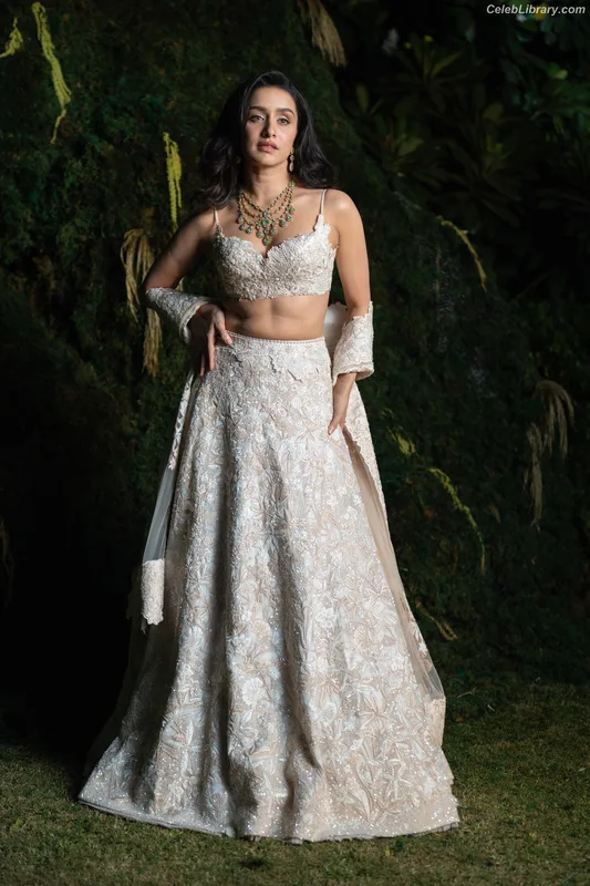 Shraddha Kapoor photo 12 of 54