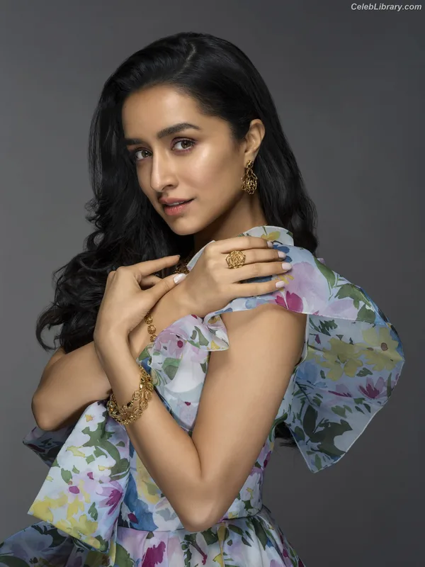 Shraddha Kapoor photo 14 of 54