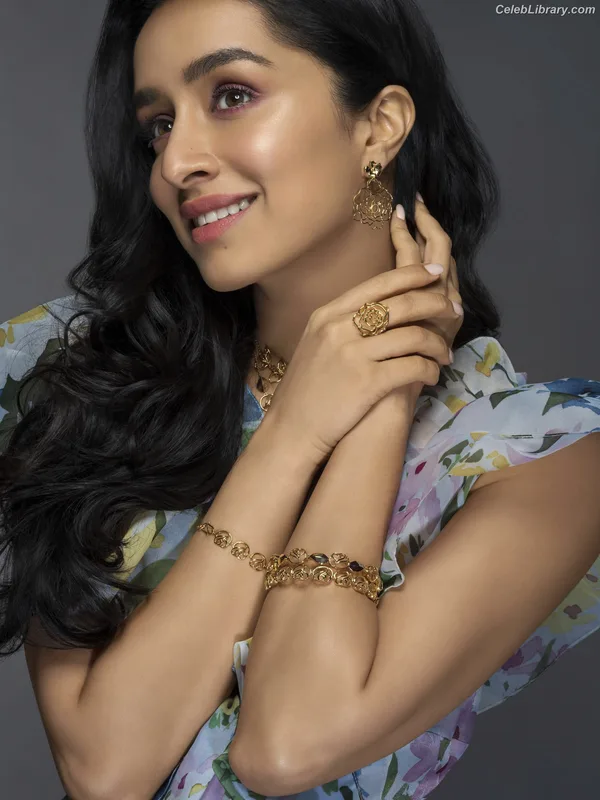 Shraddha Kapoor photo 16 of 54