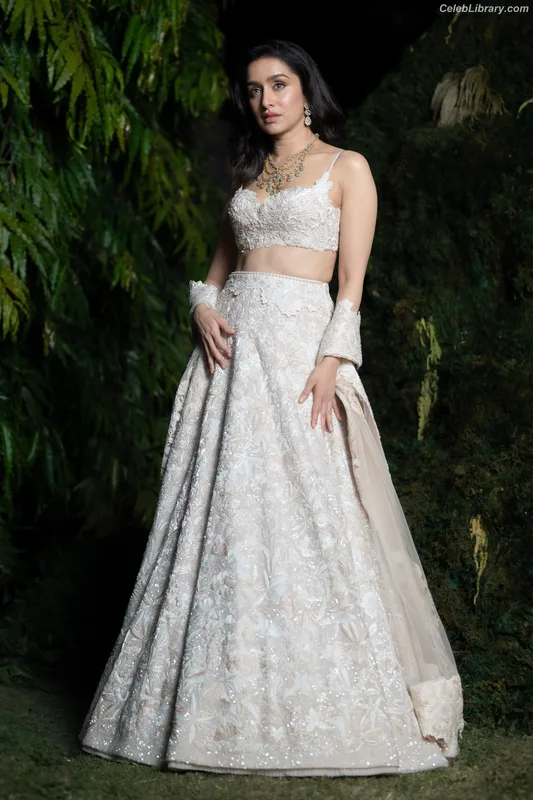 Shraddha Kapoor photo 17 of 54