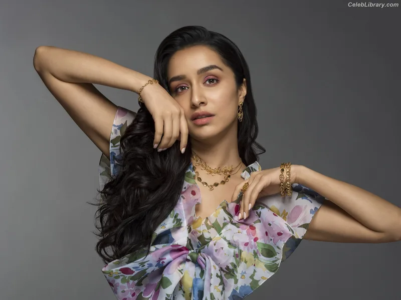 Shraddha Kapoor photo 19 of 54