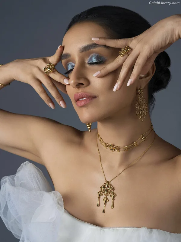 Shraddha Kapoor photo 20 of 54