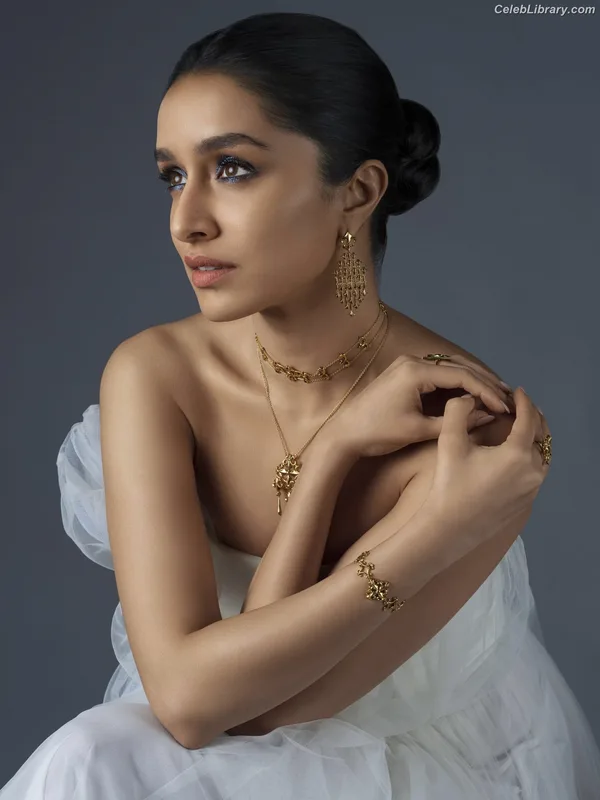 Shraddha Kapoor photo 21 of 54