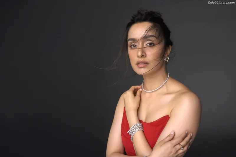 Shraddha Kapoor photo 22 of 54