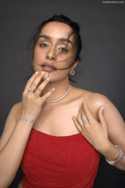 Shraddha Kapoor photo 23 of 54