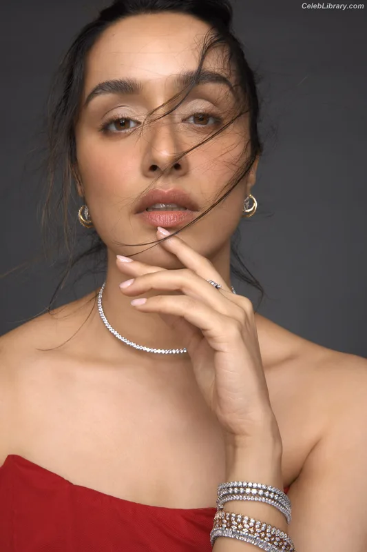 Shraddha Kapoor photo 24 of 54
