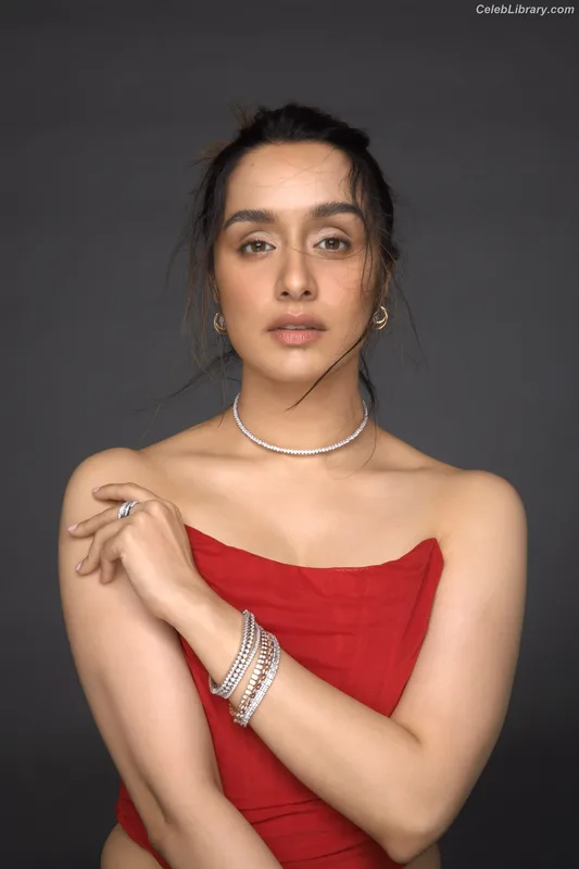 Shraddha Kapoor photo 2 of 54