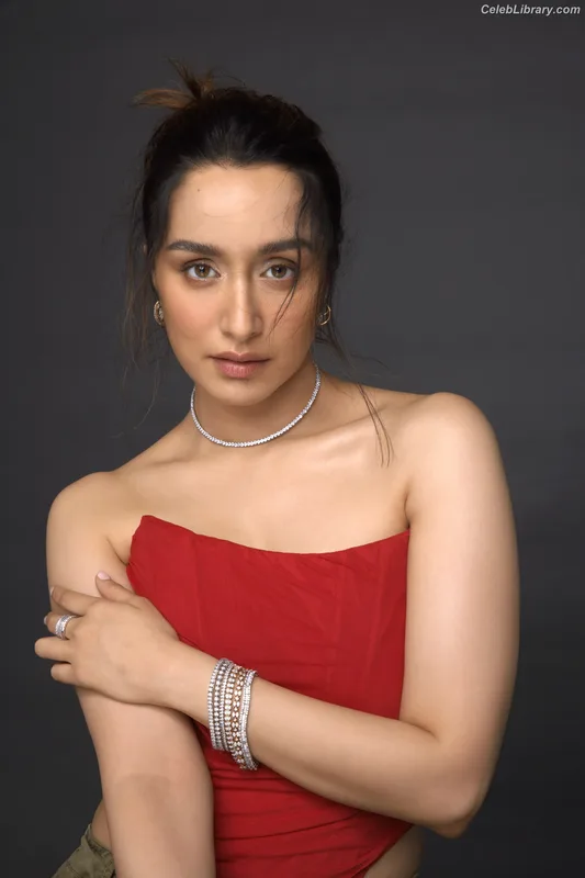 Shraddha Kapoor photo 3 of 54