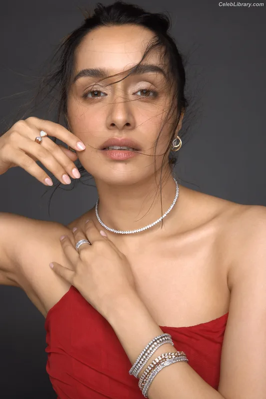 Shraddha Kapoor photo 4 of 54