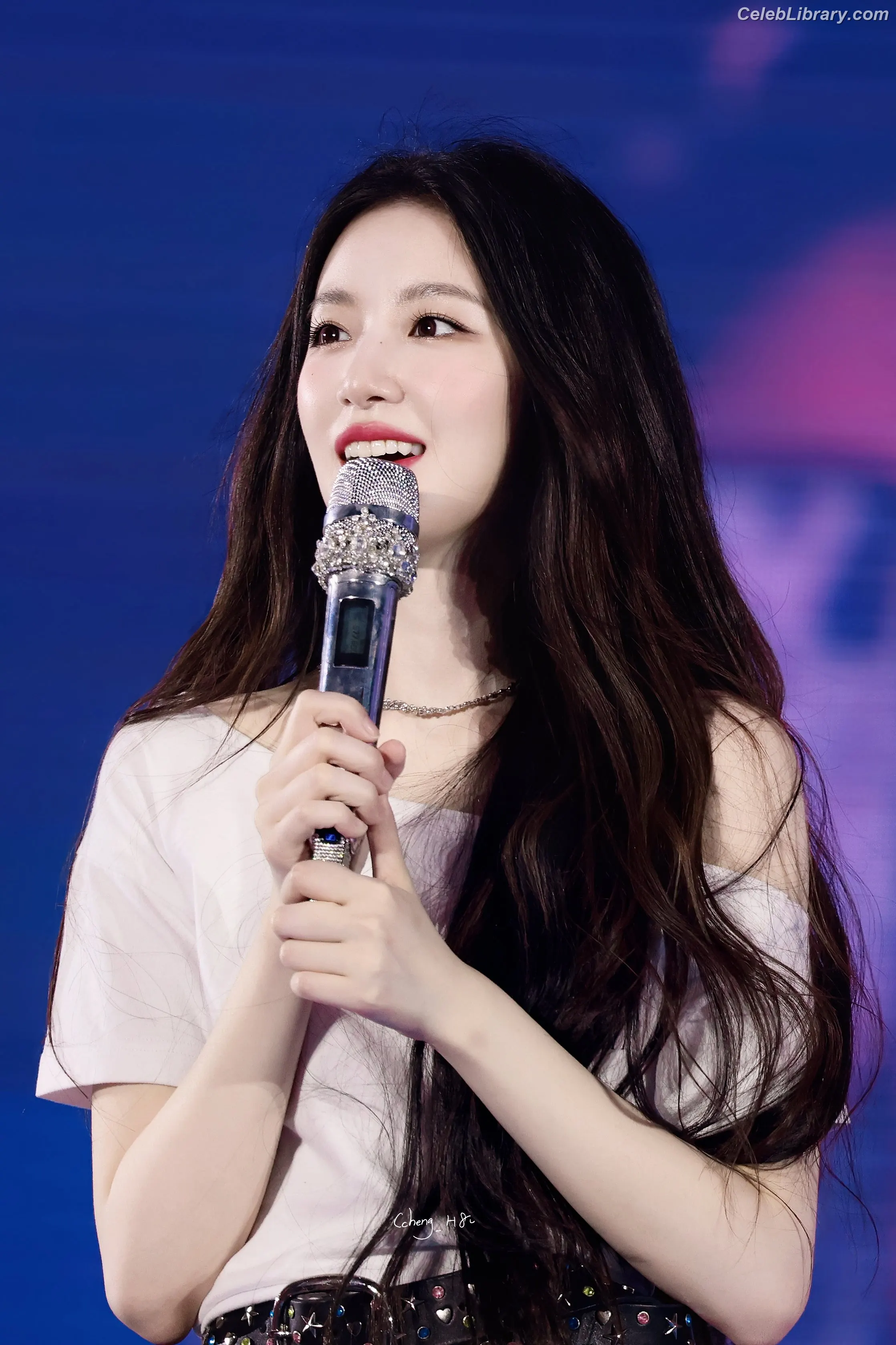 Shuhua (Yeh Shuhua) (G)-IDLE) [i-dle] photo 24 of 114