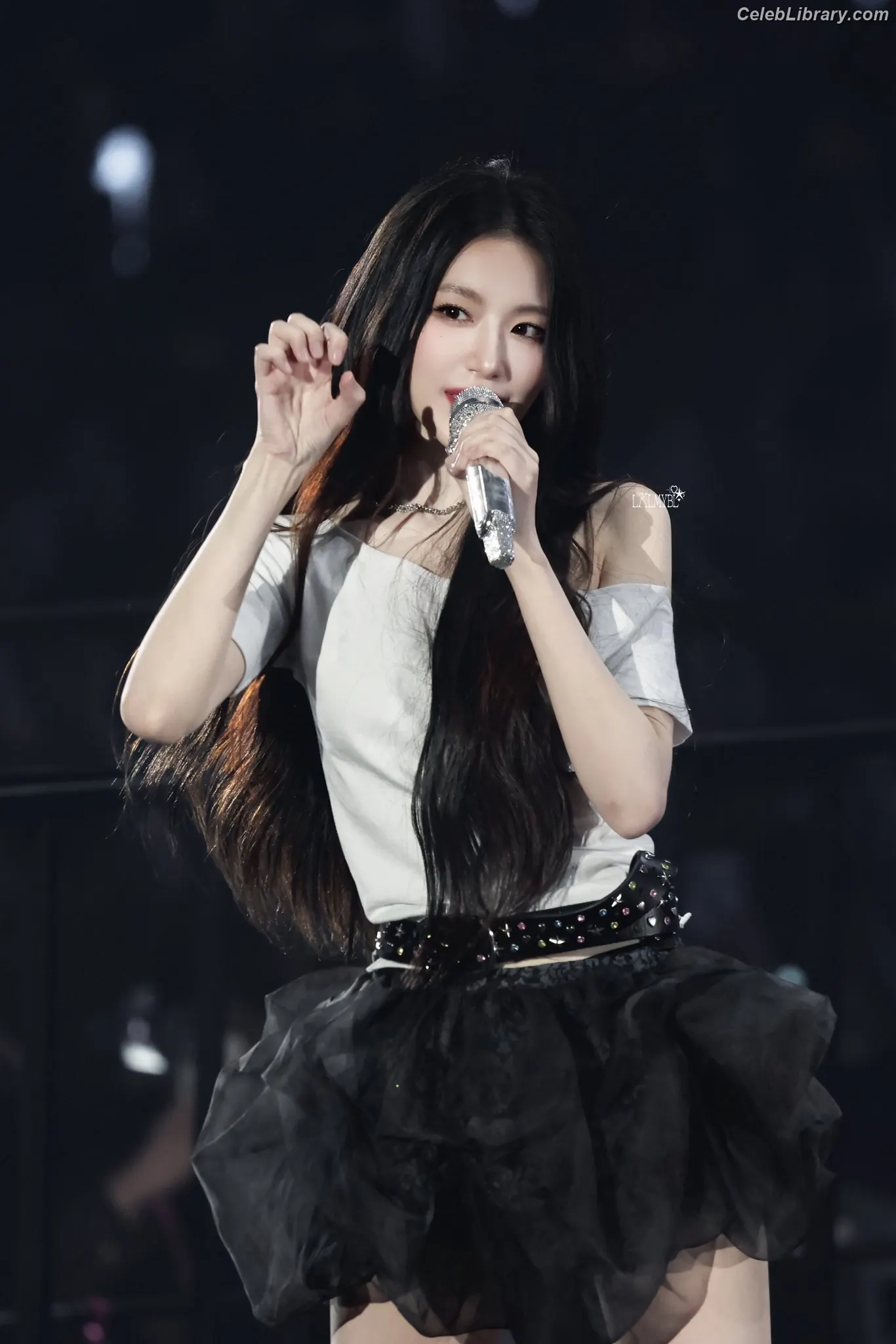 Shuhua (Yeh Shuhua) (G)-IDLE) [i-dle] photo 3 of 114