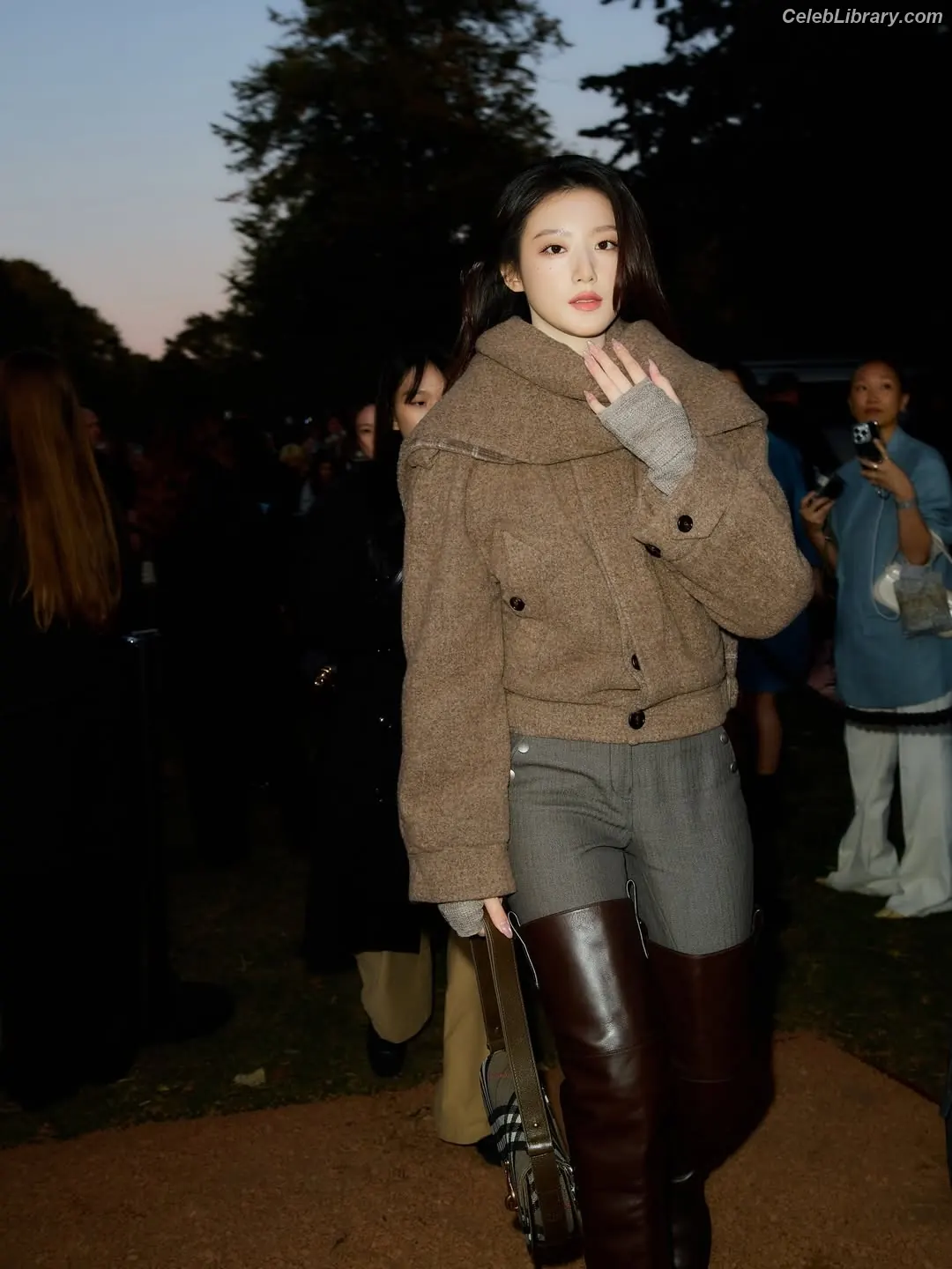 Shuhua (Yeh Shuhua) (G)-IDLE) [i-dle] photo 14 of 114