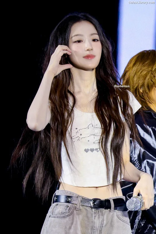 Shuhua (Yeh Shuhua) (G)-IDLE) [i-dle] photo 5 of 115