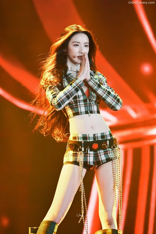 Shuhua (Yeh Shuhua) (G)-IDLE) [i-dle] photo 6 of 115