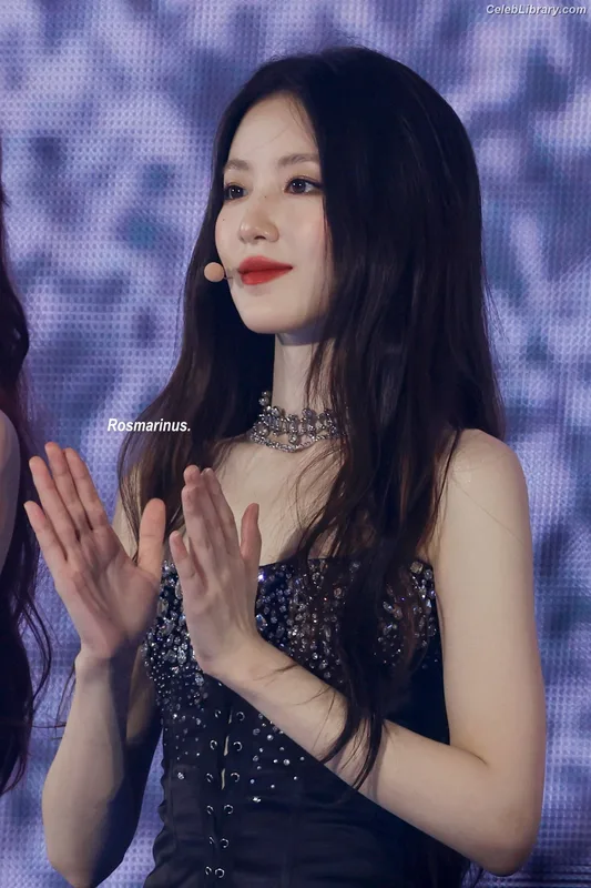 Shuhua (Yeh Shuhua) (G)-IDLE) [i-dle] photo 8 of 115