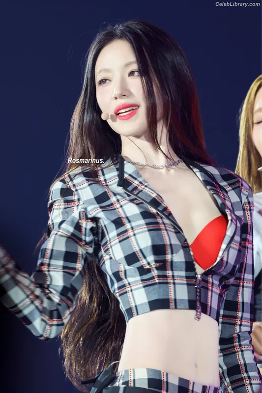 Shuhua (Yeh Shuhua) (G)-IDLE) [i-dle] photo 9 of 115